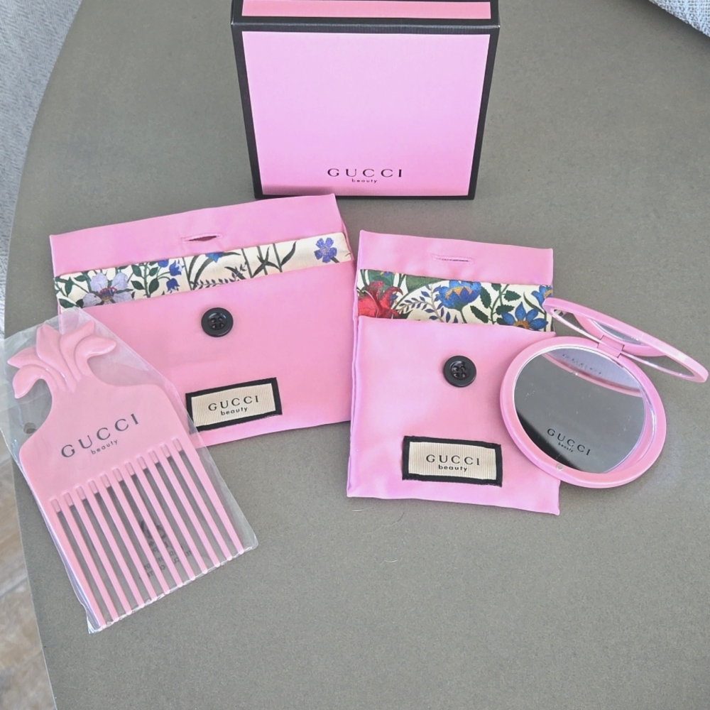 New GUCCI beauty compact mirror & Gucci comb floral satin pouch Pink Gucci Duo